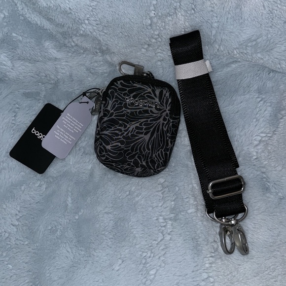Black Baggallini tote bag with mini coin purse - Picture 5 of 5